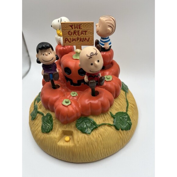 Dancing Peanuts Gang - Linus & Lucy - Halloween - Dancing Pumpkin - Picture 2 of 6